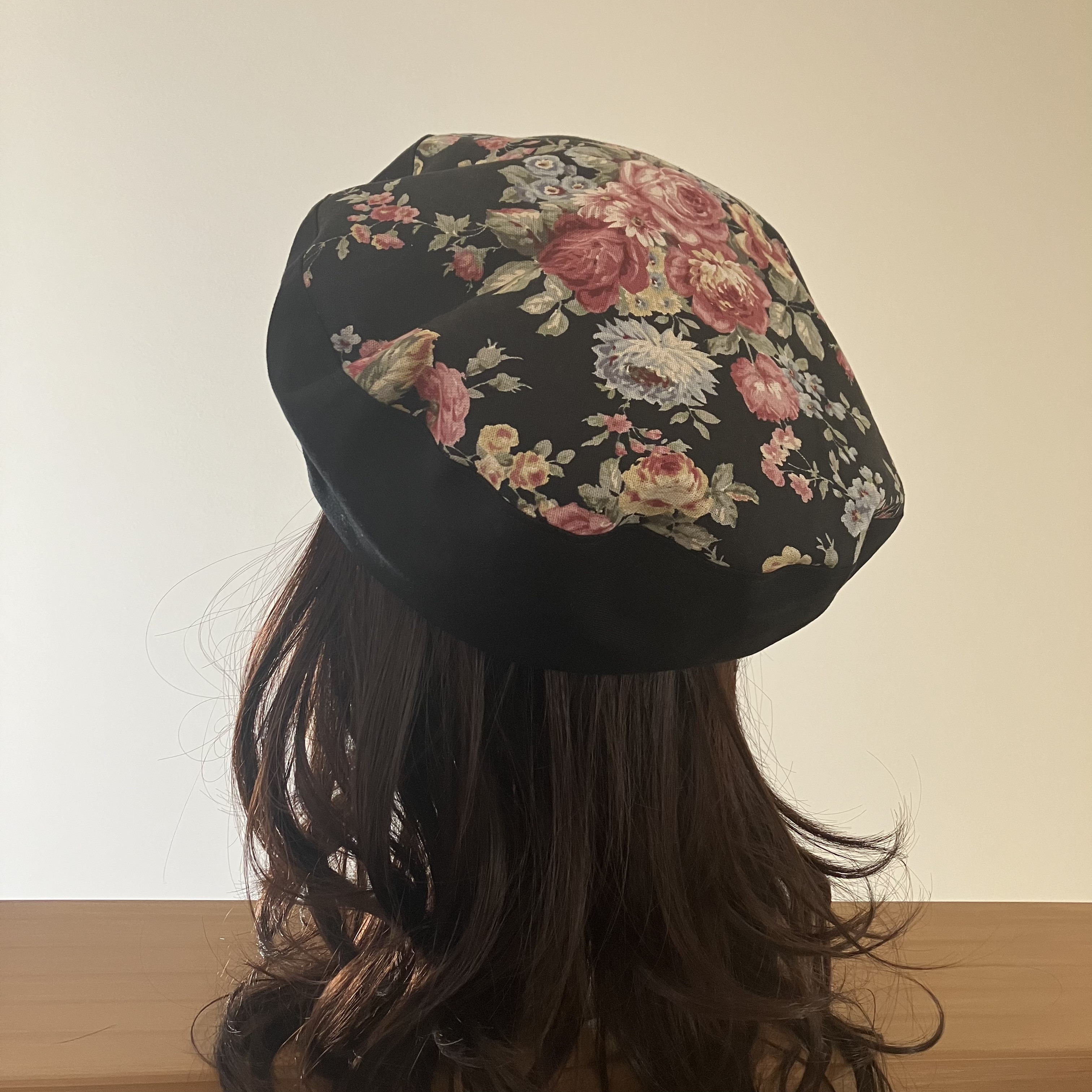 【レディース帽子　アンティークなバラ柄ベレー帽　春夏コットンor秋冬ウール　深め】大きめ　母の日　エレガント　花柄　上品