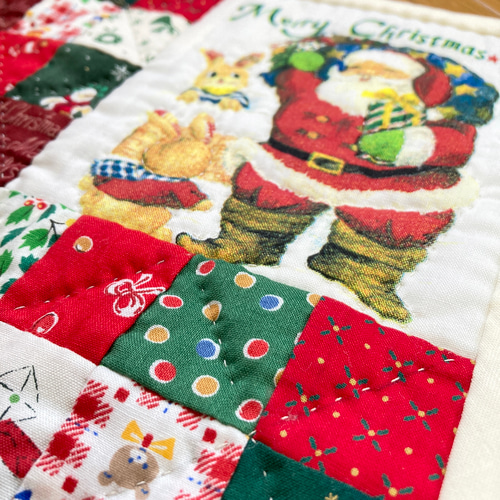 四角つなぎとクリスマスのパッチワークタペストリーa パッチワーク