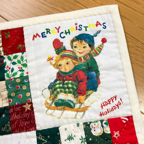 四角つなぎとクリスマスのパッチワークタペストリーa パッチ