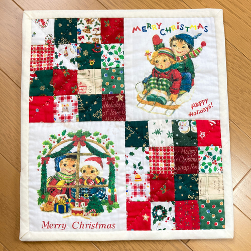 四角つなぎとクリスマスのパッチワークタペストリーa パッチ