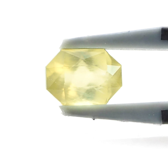 【柔らかいネオンイエローの輝き】プレーナイト 1.7ct 8枚目の画像