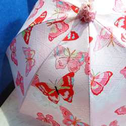 手作り日傘　猫パンチ ふふふとかわし去る蝶々【限定品】 1枚目の画像