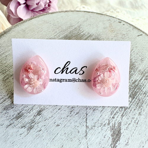 ピンクフラワーレジン×スパンコール♡花びら ピアス イヤリング ワイヤーレジンフラワー 直付きタイプ 桜ピンク - ショップ