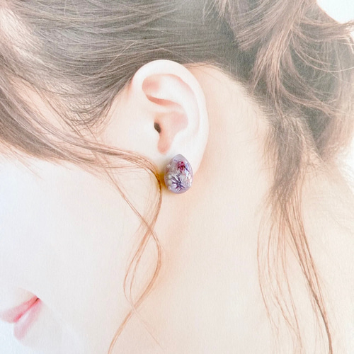レジン ピアス アイスブルー シルバー ドライフラワー 1粒タイプ 不規則 スターフラワーブルーレジンピアス | sukonbu