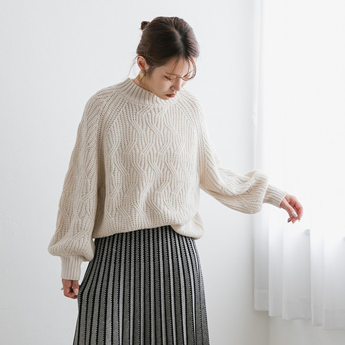 全4色】モックネック ボリューム袖 変わりケーブル編みニット 23580