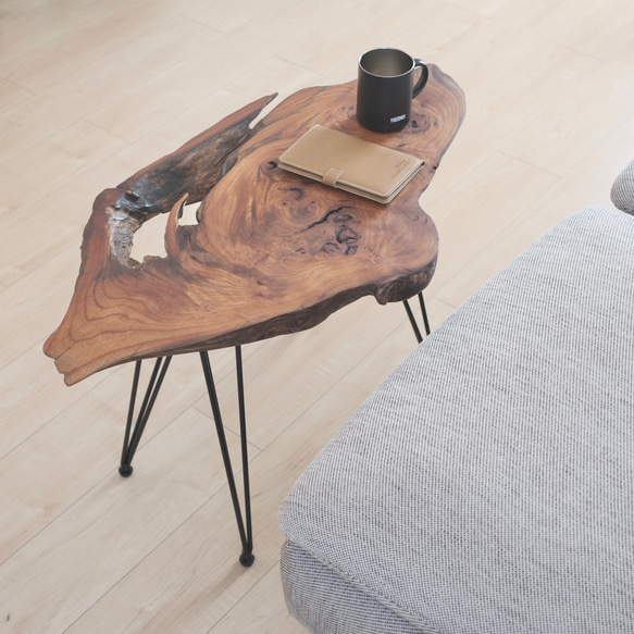 売り切り値下げ！ケヤキの耳付き無垢材を使用したコーヒーテーブル