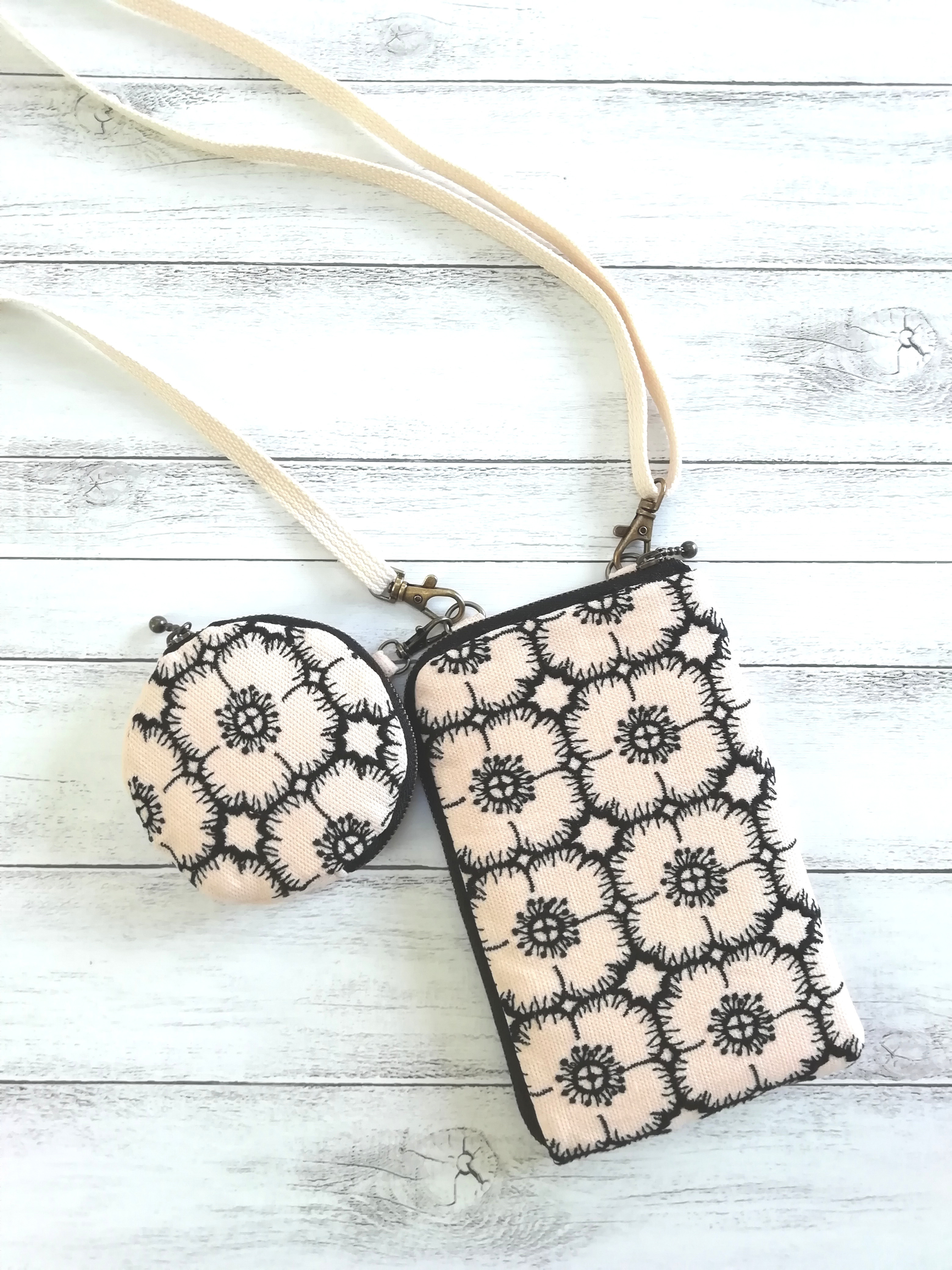 SALE☆ミナペルホネンanemone L字ファスナー,スマホポシェット