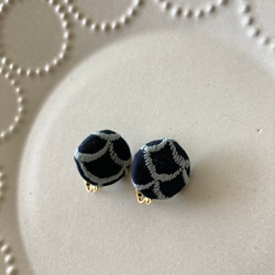 ミナペルホネン ribbon breeze くるみボタン　ピアス/イヤリング 5ce3f2a90c29aa29d59778c4f37952