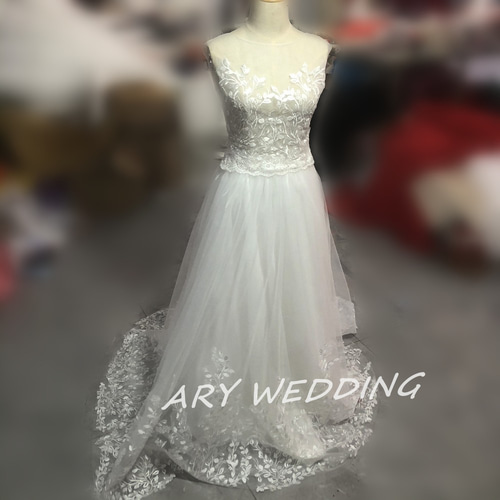 高品質！リーフ刺繍 ウエディングドレス 袖なし ボレロ+オーバー  