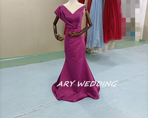 高品質！Vネック 紫 パーティードレス 光沢サテン 短トレーン  