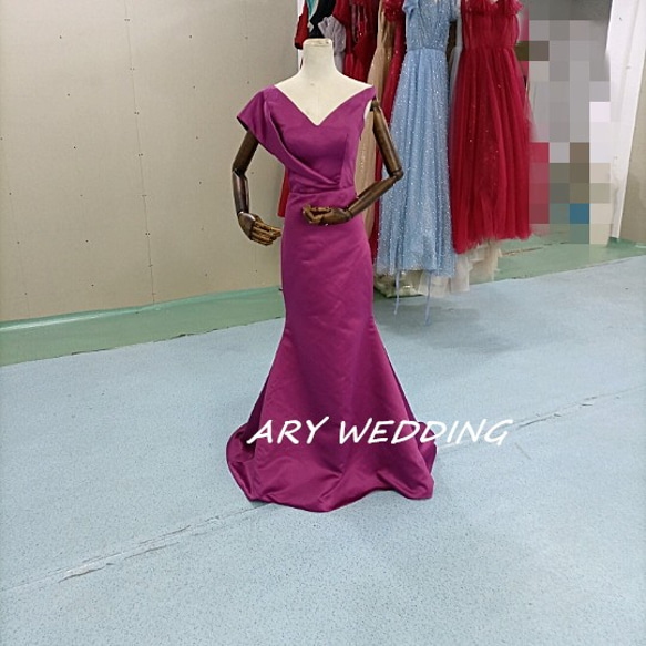 高品質！Vネック 紫 パーティードレス 光沢サテン 短トレーン  