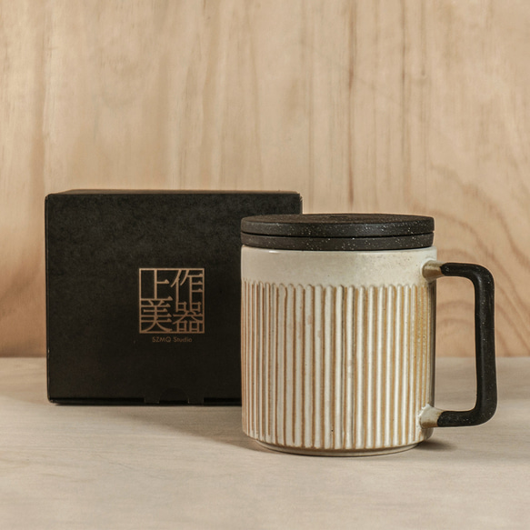 無我系列 /米褐色550ml直紋馬克杯＋泡茶組（茶隔蓋子） 第3張的照片