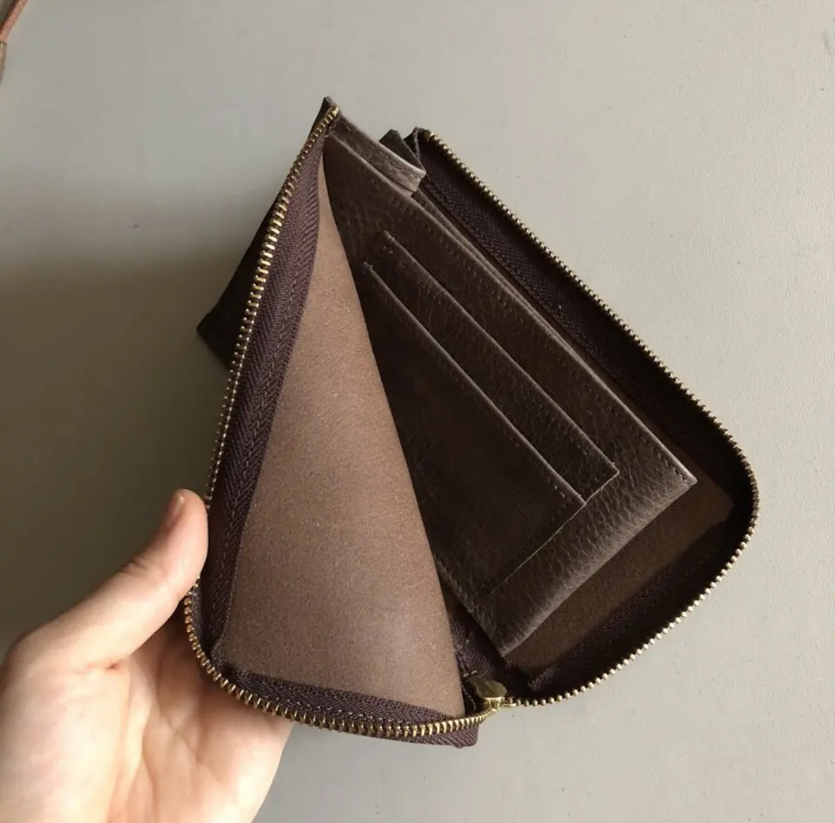 コンパクトな長財布　マチ付き