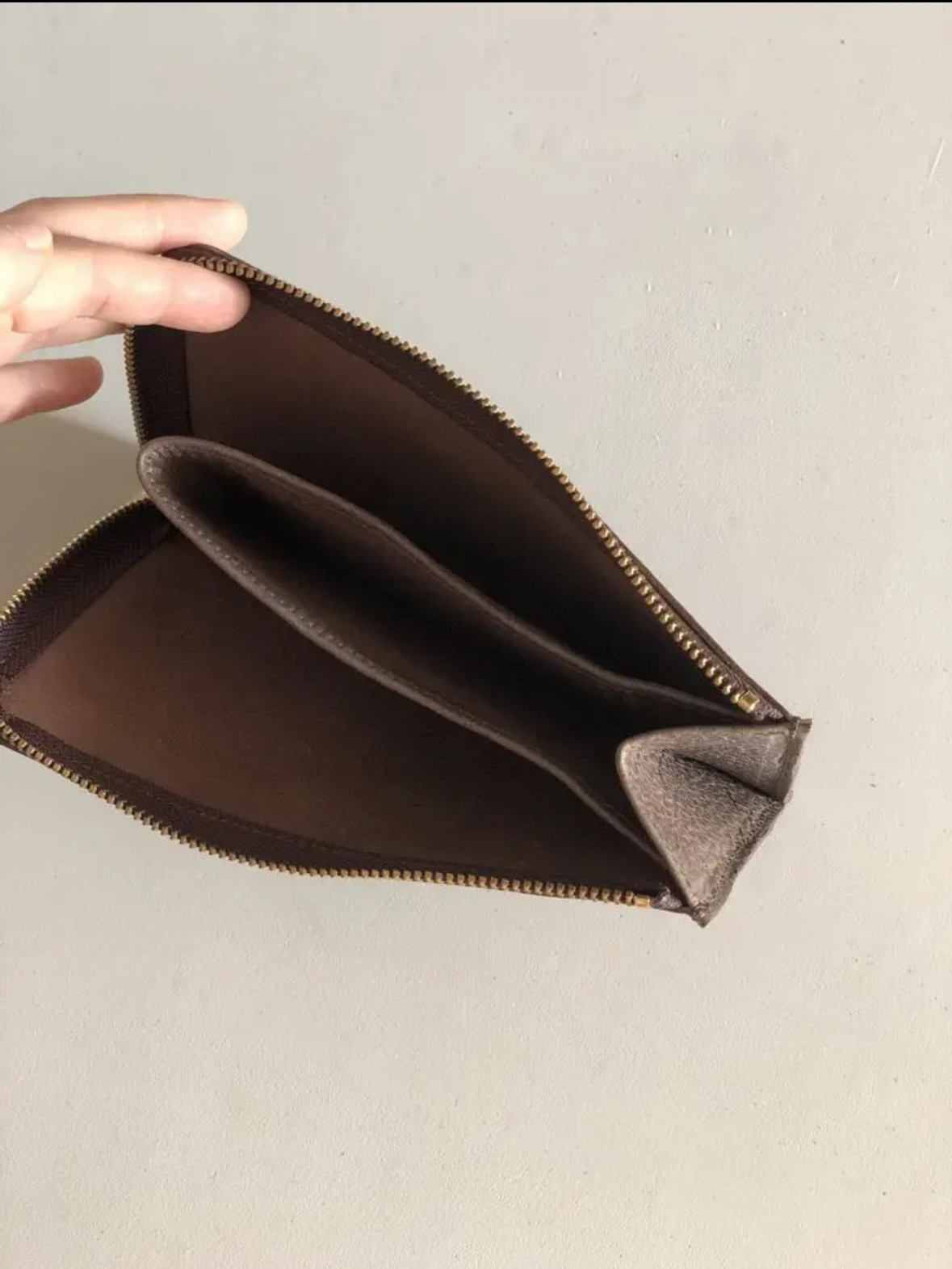 コンパクトな長財布　マチ付き