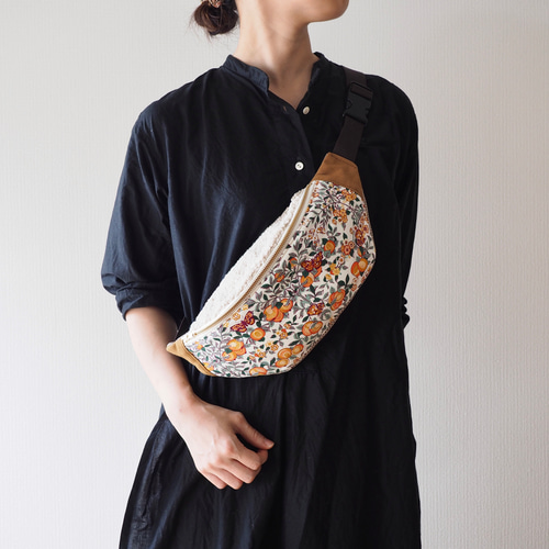 ボア素材のボディバッグ(M)/リバティOrchard ボディバッグ・ウエスト