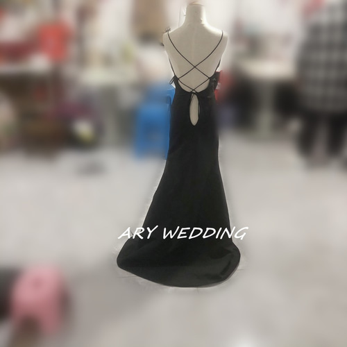 上品！パーティードレス 黒 キャミソール Vネック 背中見せ スレンダー  