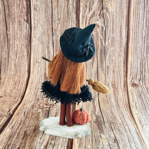 よ*か様 羊毛フェルト　ハロウィン　魔女の女の子 よ*か様 羊毛フェルト ハロウィン 魔女の女の子