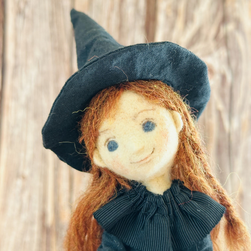 ハロウィン 魔女の仮装をした女の子 羊毛フェルト oravat 通販