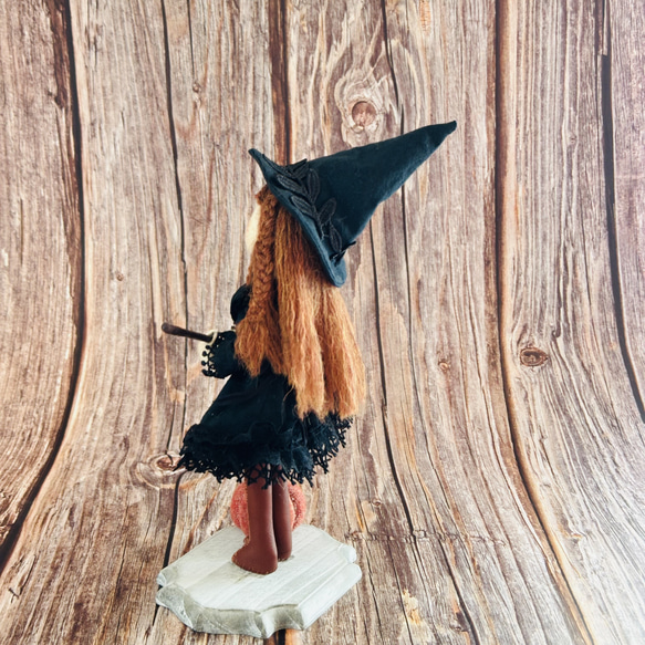 ハロウィン　魔女の仮装をした女の子 3枚目の画像