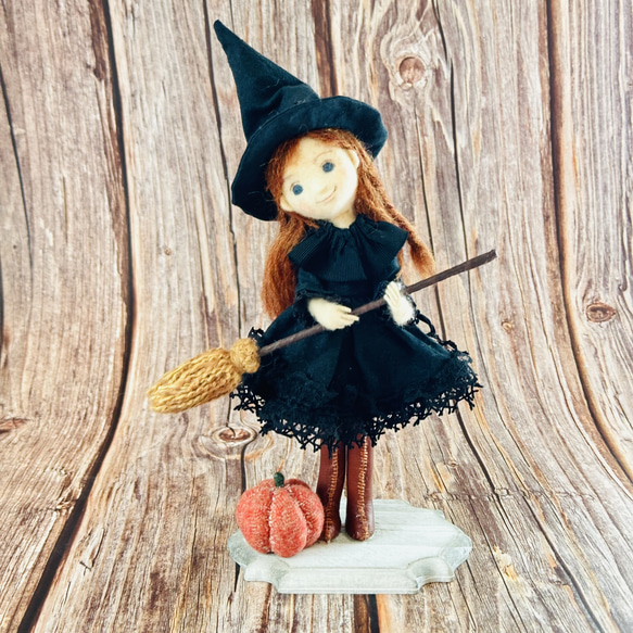 ハロウィン　魔女の仮装をした女の子 1枚目の画像