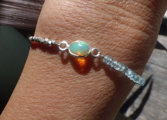 【10月誕生石】Simply Opal Silver Bracelet☆【銀枠】オパール&アパタイト 5枚目の画像