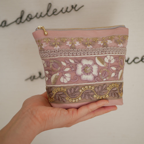 ❁sold❁ 【No.35】インド刺繍リボンポーチ＊マチあり ポーチ Priya.U  