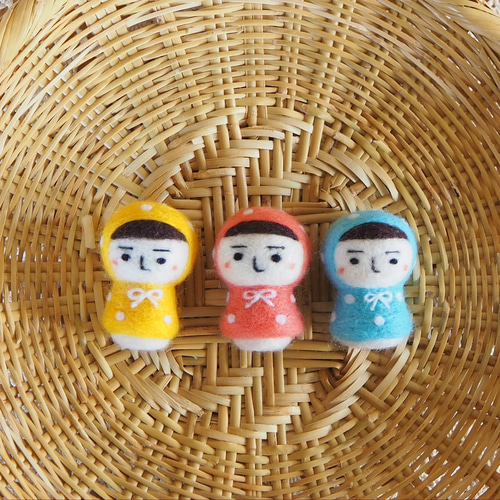 羊毛フェルト＞手のりサイズのミニこけし（雨がっぱPink） 羊毛