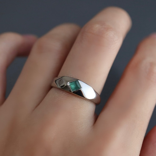 エメラルドのリング♦︎天然石♦︎サージカルステンレス【king