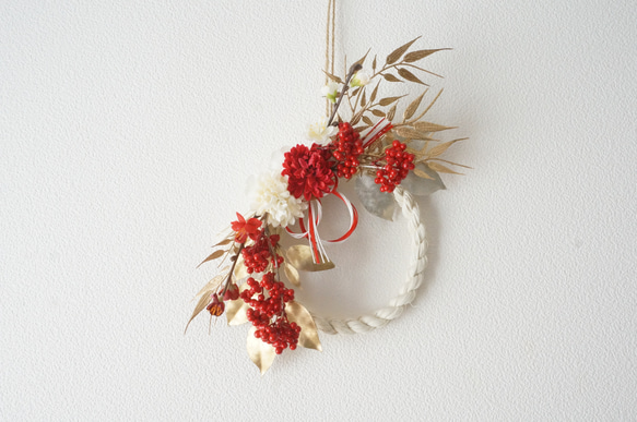 2024新作】紅白マムと梅のお正月飾り しめ縄・しめ飾り hanahi.flower