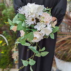 リュクスで華やか！エクリュなブーケ　ゴージャスな花瓶付き　２点セット 8枚目の画像