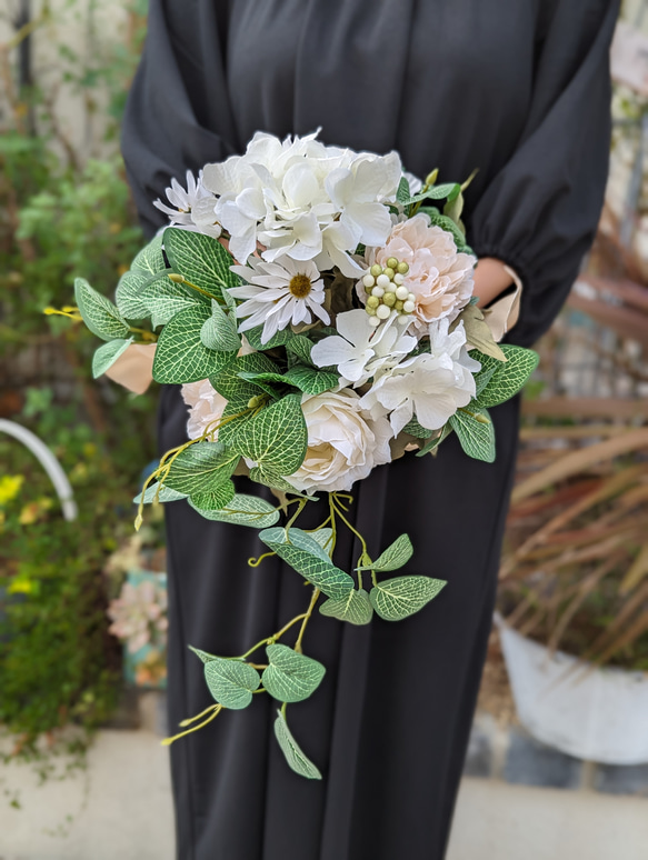 リュクスで華やか！エクリュなブーケ　ゴージャスな花瓶付き　２点セット 8枚目の画像