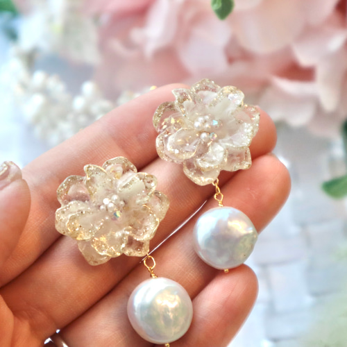 ミルキーフラワー＊パール＊ピアス/イヤリング white&gold イヤリング 