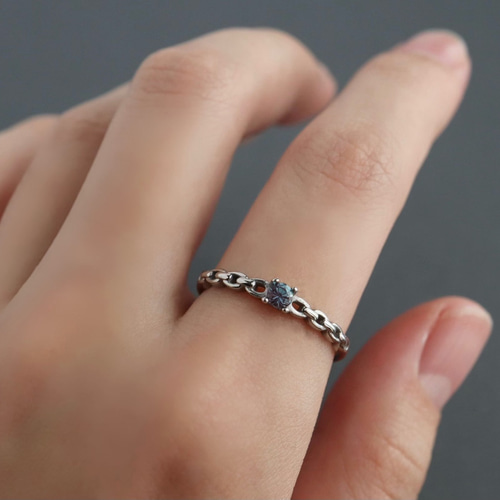 色が変わる？！カラーチェンジ アレキサンドライトのリング