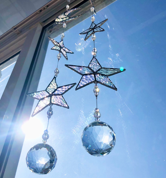 ✴︎新作✴︎水晶と月と星のオーロラガラスのサンキャッチャー