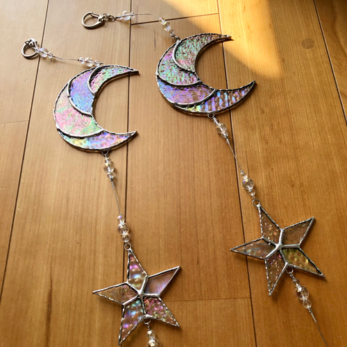 ✴︎新作✴︎水晶と月と星のオーロラガラスのサンキャッチャー