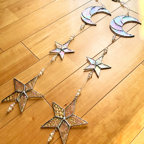 ✴︎新作✴︎水晶と月と星のオーロラガラスのサンキャッチャー