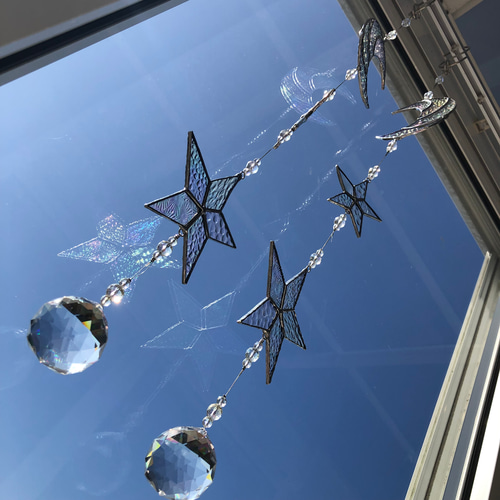 ✴︎新作✴︎水晶と月と星のオーロラガラスのサンキャッチャー