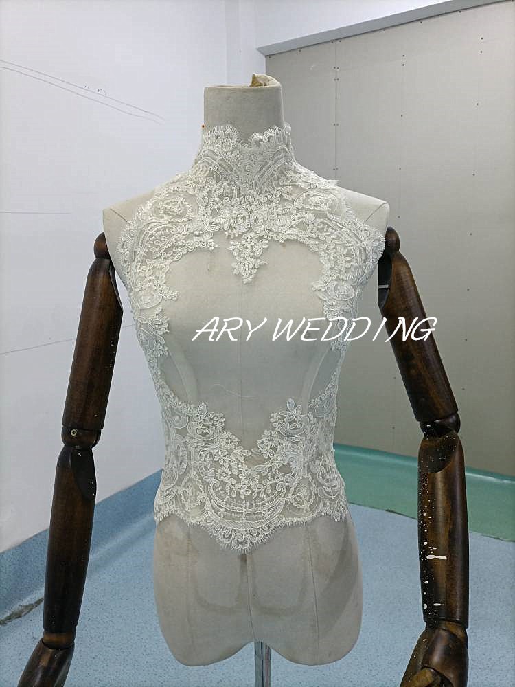 フランス風 ウエディングドレス ホルターネック  薄シャンパンの色 ボレロ 背中見せ  花嫁/結婚式