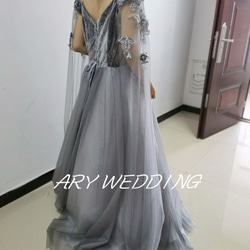 豪華！彩色洋裝灰色蓬鬆袖花朵圖案公主線派對後新娘舞台禮服長裙 第8張的照片