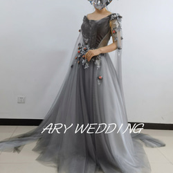 豪華！彩色洋裝灰色蓬鬆袖花朵圖案公主線派對後新娘舞台禮服長裙 第4張的照片