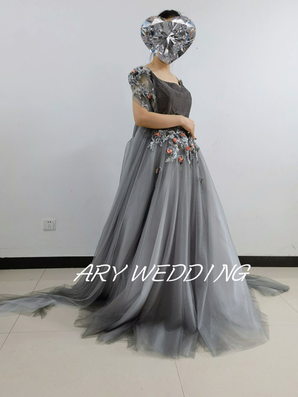 豪華！彩色洋裝灰色蓬鬆袖花朵圖案公主線派對後新娘舞台禮服長裙 第7張的照片