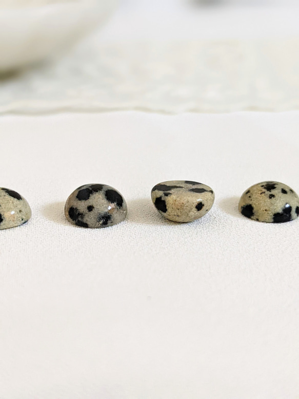 【再販】天然石 ダルメシアンジャスパー ラウンド カボション 8㍉ 4個 パーツ 3枚目の画像