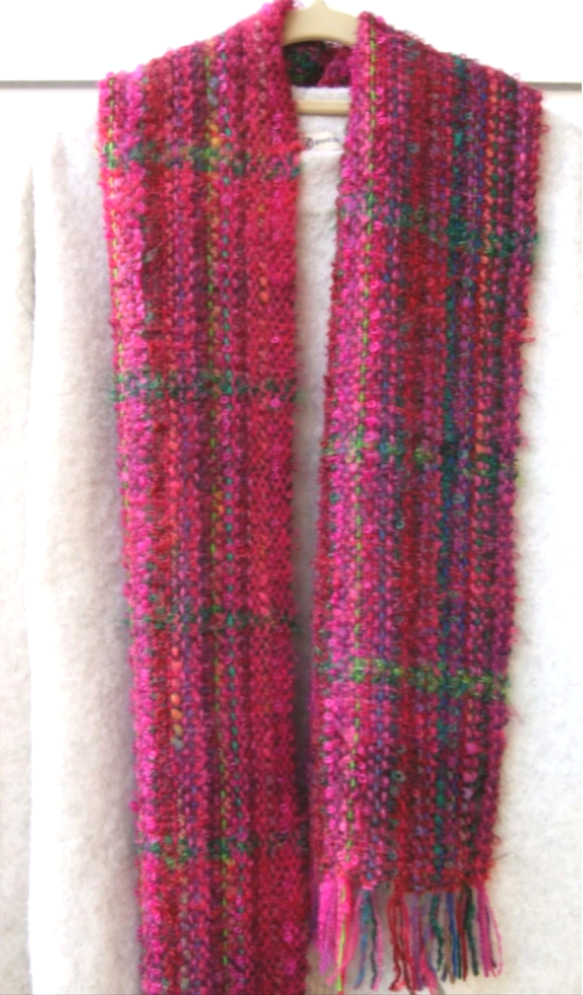 手織りウールマフラー(よこ糸にリング糸、グリーン横じま) 5枚目の画像