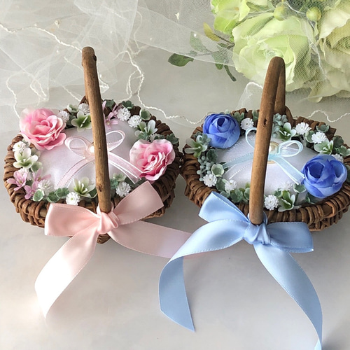 バスケット　ミニバスケット　カゴ　ミニカゴ　結婚式　リングピロー 新作♡ミニサイズの木のカゴ♡ピンクとブルーのバラ♡2人で運ぶ