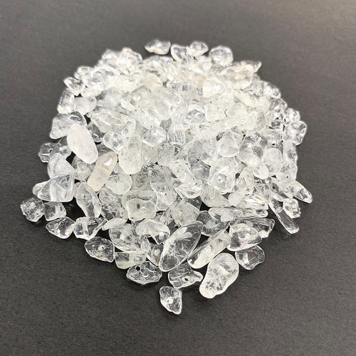 研磨　透明水晶のさざれ石 穴あき】ツヤアリ！高透明！さざれ石 20g水晶 天然石 ハンドメイド素材