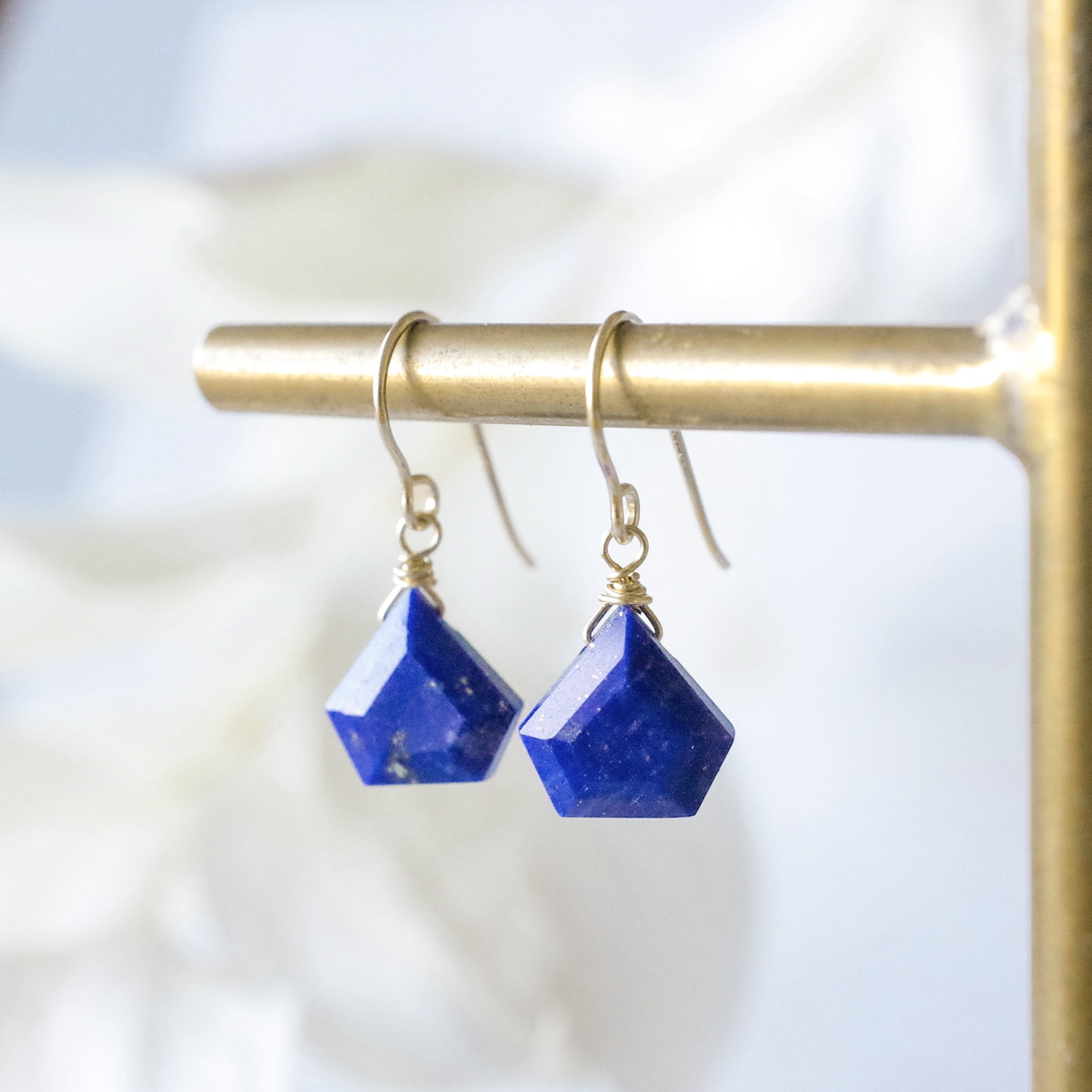 【宝石質】ラピスラズリAAAのペンタゴン フックピアス(14kgf)