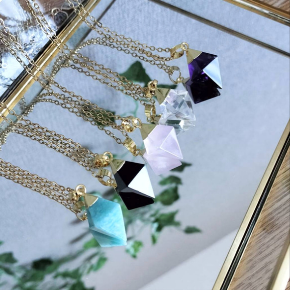 八面体の天然石ネックレス アバロンシェルを添えて 数量限定 5種類