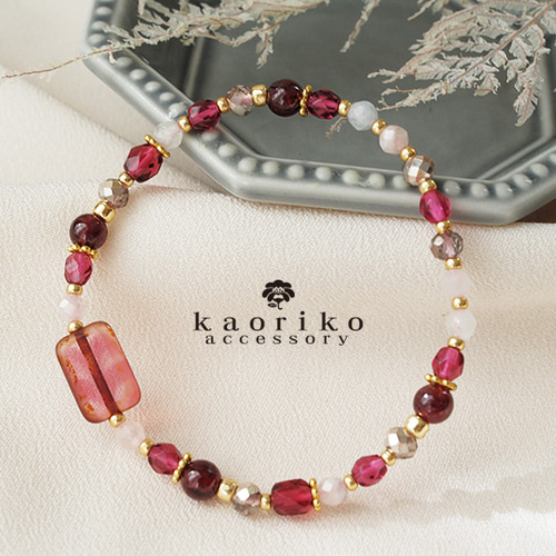木苺色のチェコビーズブレスレット ブレスレット kaoriko 通販