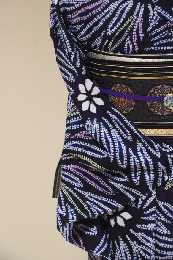 ◇現代 有松鳴海絞　浴衣◇【濃紺 桃黄】スターマインのような大輪の花が大人かっこいい　裄69ｃｍ　木綿浴衣　 5枚目の画像