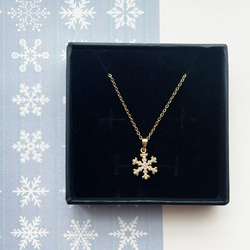 [禮品包裝與免運]淡水珍珠雪花耳環與項鍊套裝 第3張的照片